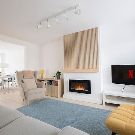Elegant Home Mod Kitchen, Fast Wi-Fi, Free Parking Carrickfergus Εξωτερικό φωτογραφία