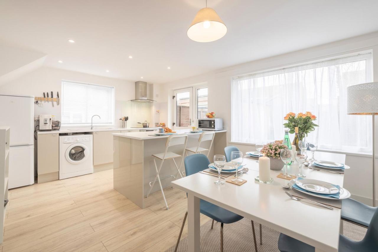 Elegant Home Mod Kitchen, Fast Wi-Fi, Free Parking Carrickfergus Εξωτερικό φωτογραφία