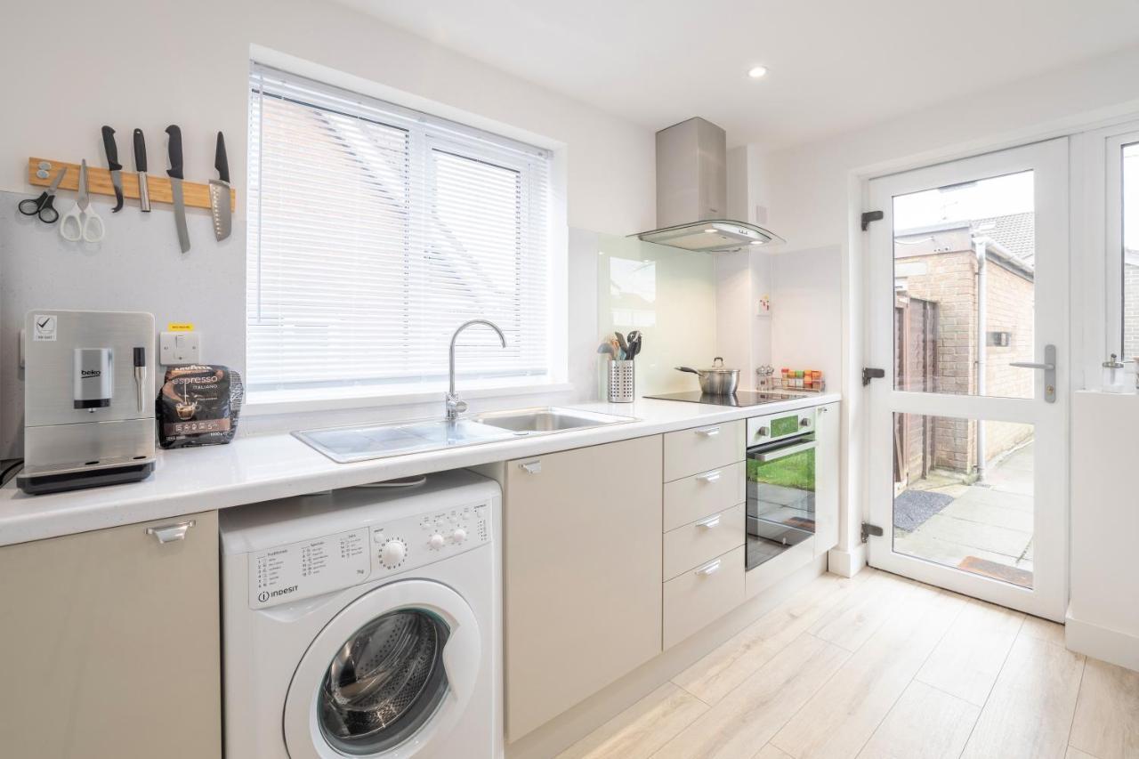 Elegant Home Mod Kitchen, Fast Wi-Fi, Free Parking Carrickfergus Εξωτερικό φωτογραφία