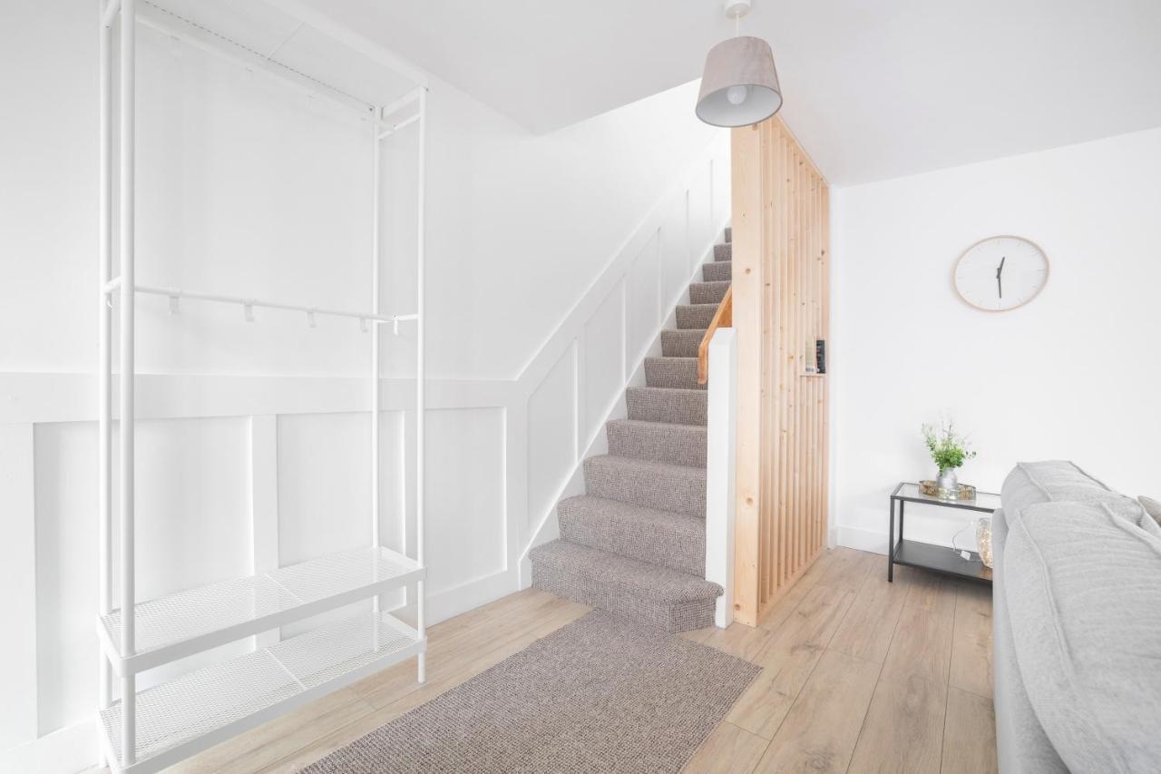 Elegant Home Mod Kitchen, Fast Wi-Fi, Free Parking Carrickfergus Εξωτερικό φωτογραφία