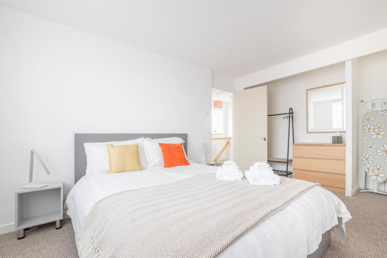 Elegant Home Mod Kitchen, Fast Wi-Fi, Free Parking Carrickfergus Εξωτερικό φωτογραφία