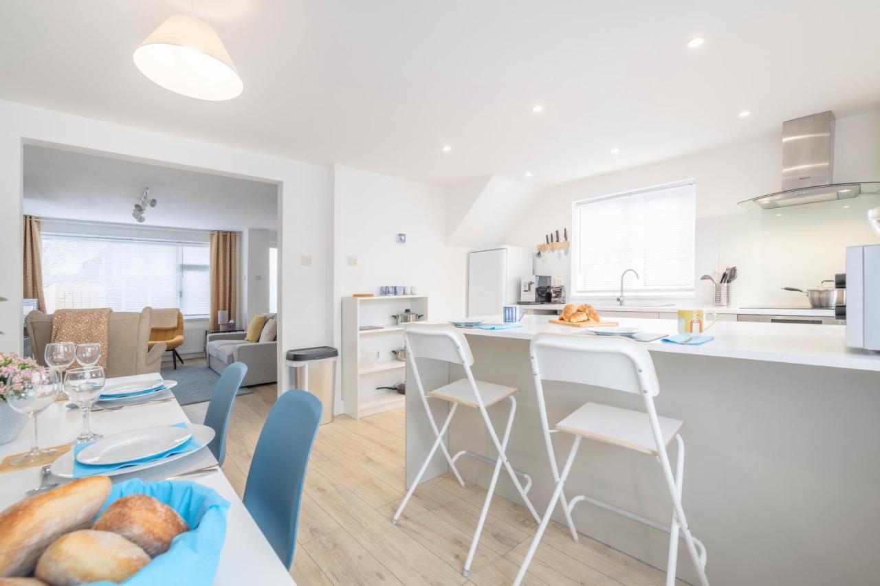Elegant Home Mod Kitchen, Fast Wi-Fi, Free Parking Carrickfergus Εξωτερικό φωτογραφία