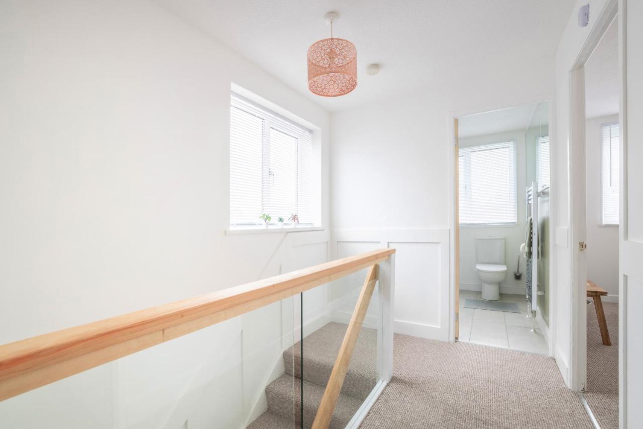 Elegant Home Mod Kitchen, Fast Wi-Fi, Free Parking Carrickfergus Εξωτερικό φωτογραφία