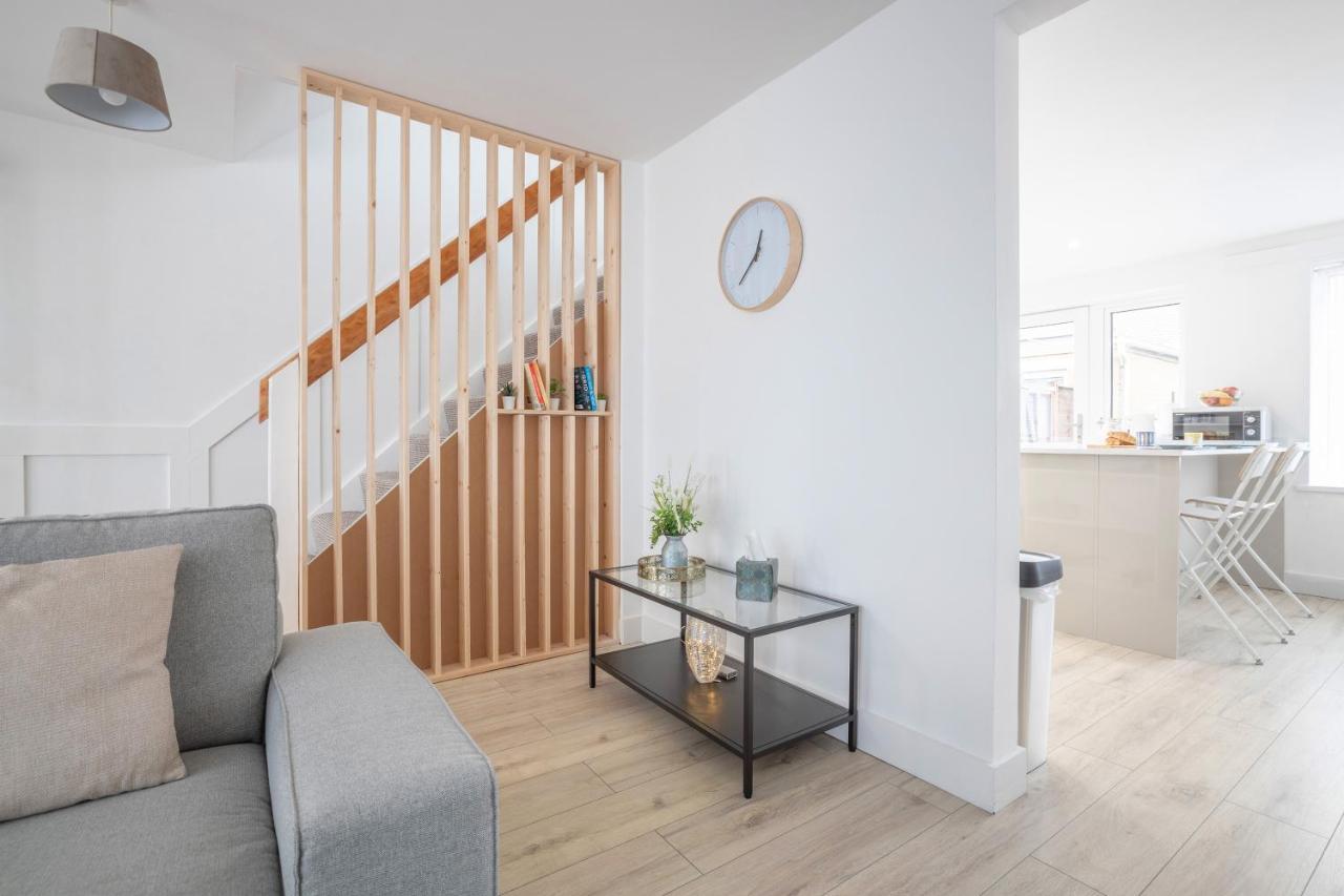 Elegant Home Mod Kitchen, Fast Wi-Fi, Free Parking Carrickfergus Εξωτερικό φωτογραφία