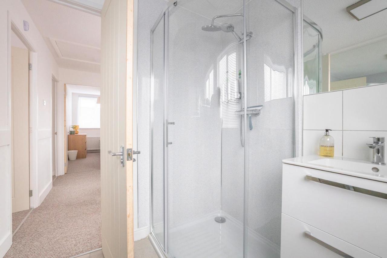 Elegant Home Mod Kitchen, Fast Wi-Fi, Free Parking Carrickfergus Εξωτερικό φωτογραφία