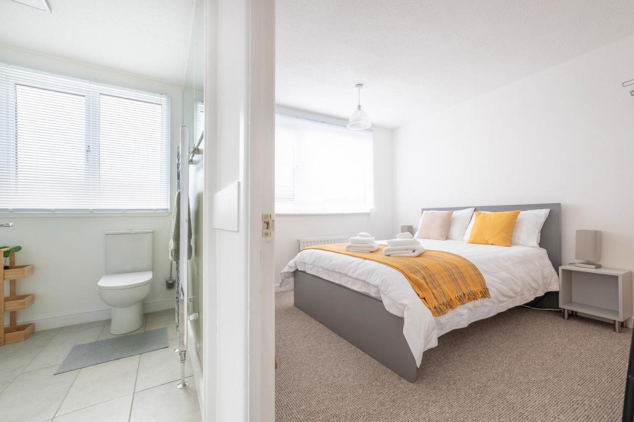 Elegant Home Mod Kitchen, Fast Wi-Fi, Free Parking Carrickfergus Εξωτερικό φωτογραφία