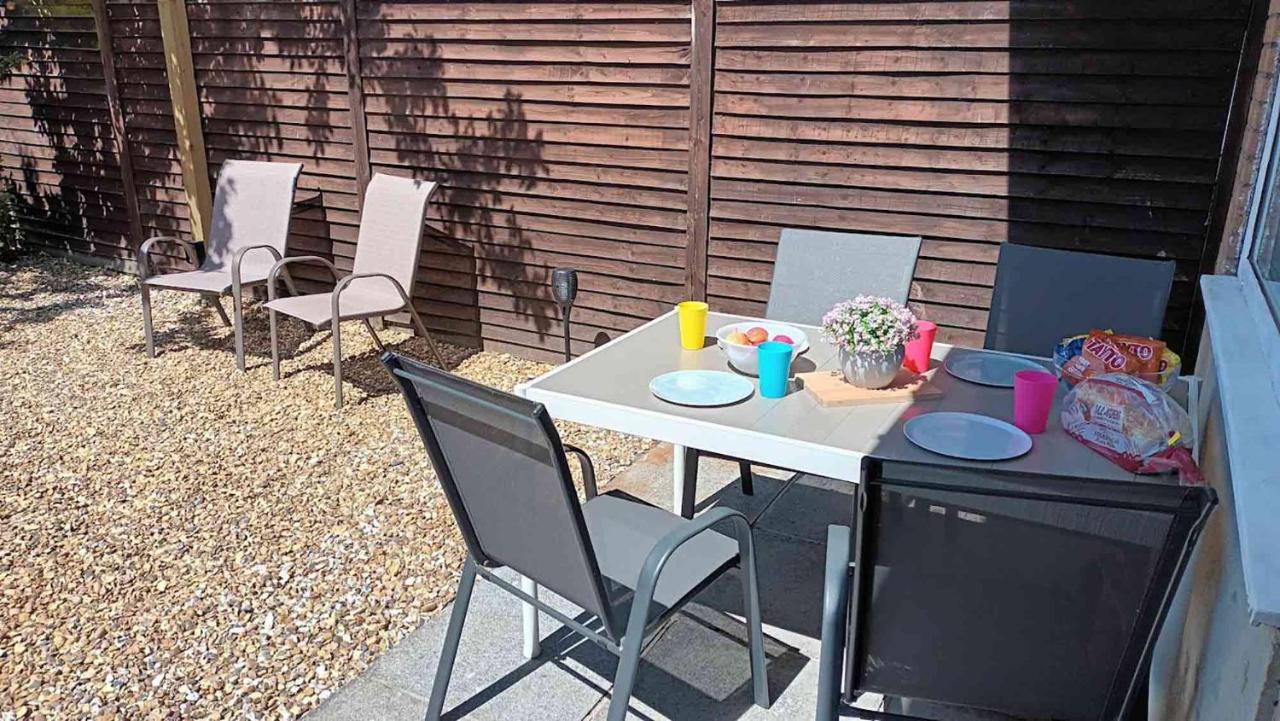 Elegant Home Mod Kitchen, Fast Wi-Fi, Free Parking Carrickfergus Εξωτερικό φωτογραφία